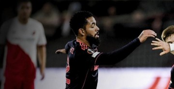 天空体育：若维拉想买断道格拉斯-路易斯，转会费不会高